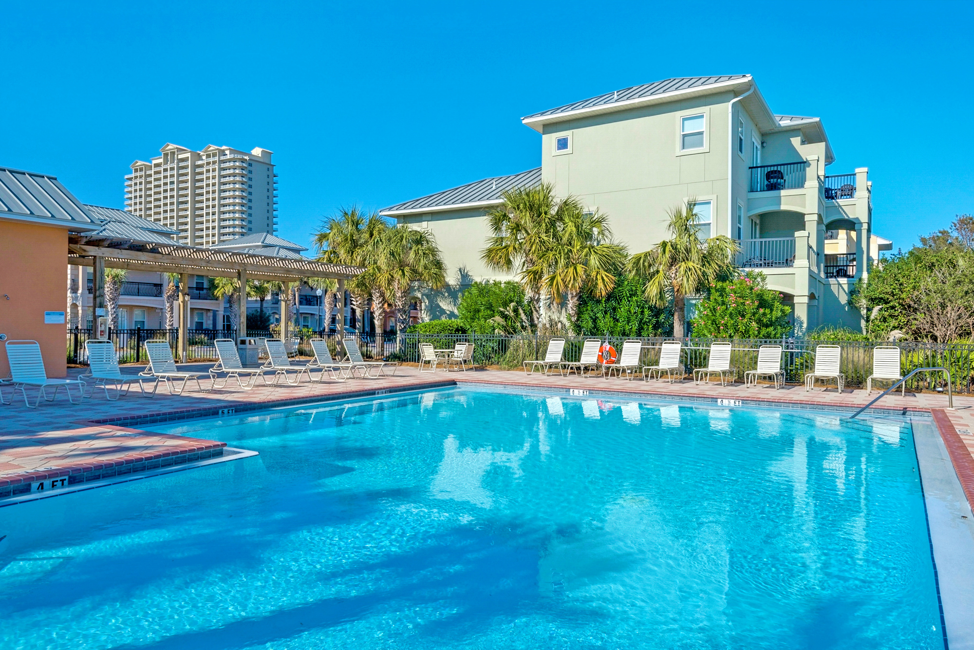Resort Miramar Beach Villas